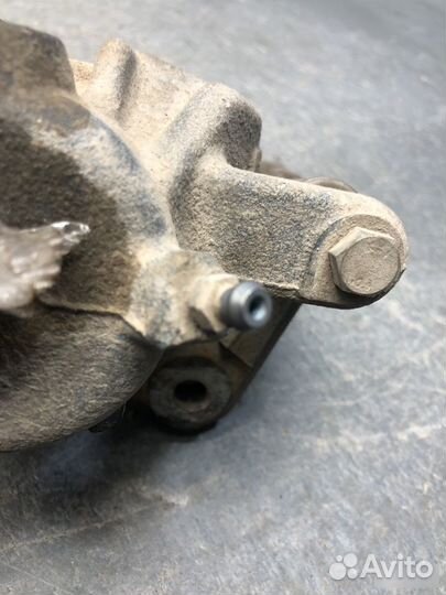 Суппорт передний правый Renault Kaptur