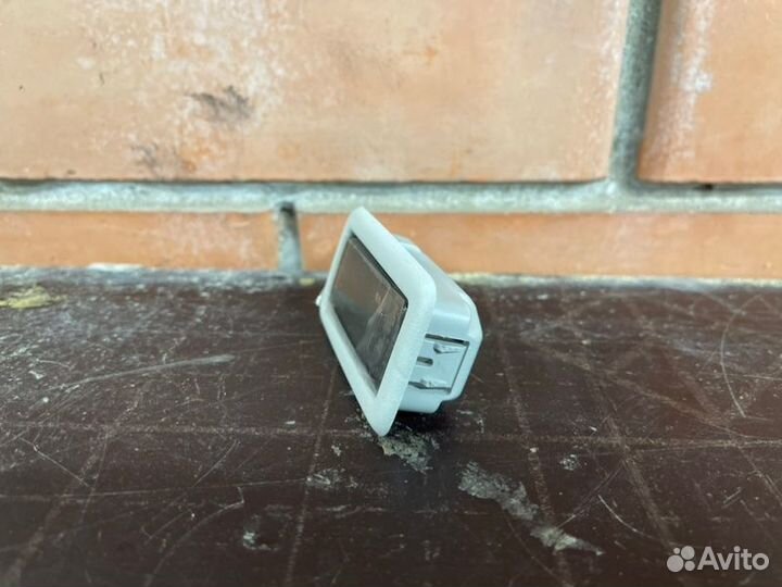 Плафон подсветки салона задний Land Rover