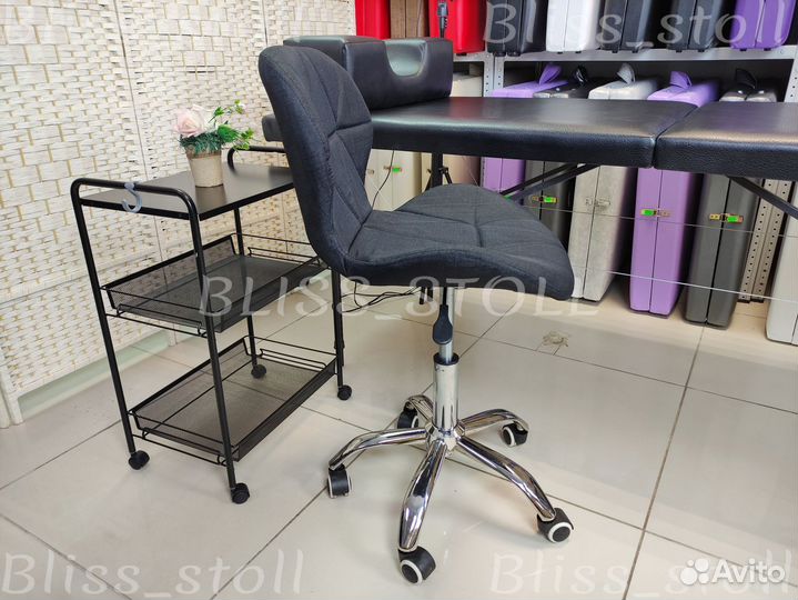 Кушетка со стулом и тележкой