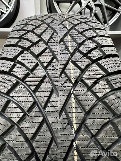 Nokian Tyres Hakkapeliitta R5 235/55 R17 103R
