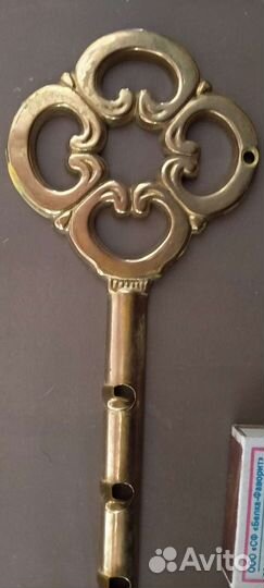 Крючки вешалки