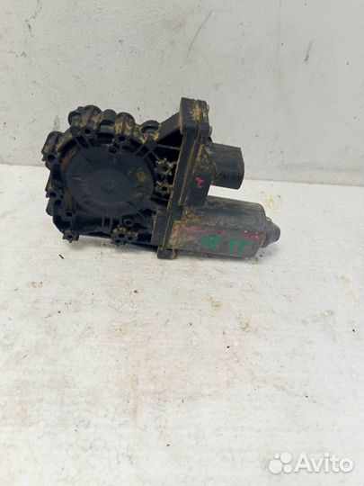 Моторчик заднего левого стеклоподъемника