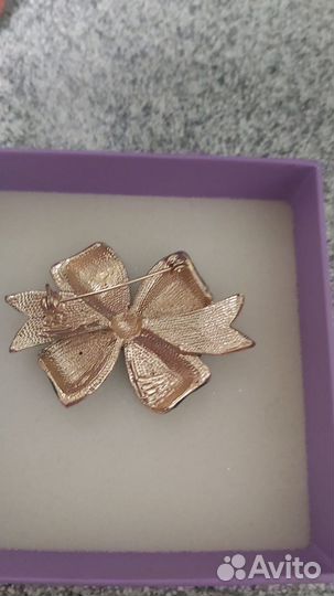 Брошь цветок