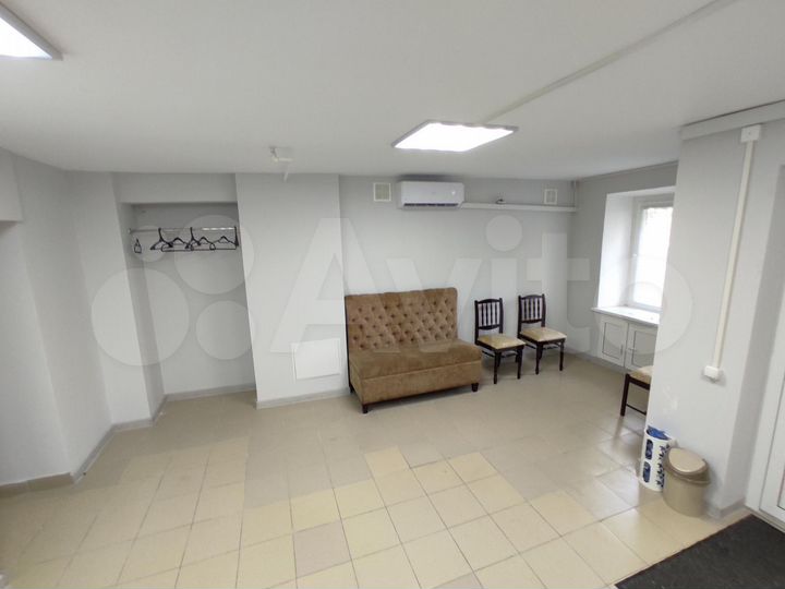 Продам помещение с арендаторами, 140 м²