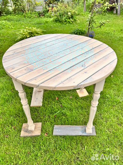 Стол обеденный