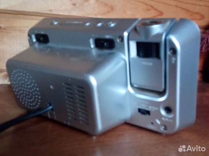 Часы электронные с радио и лазером