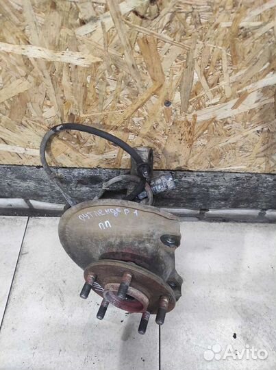 Кулак передний правый Mitsubishi Outlander 1