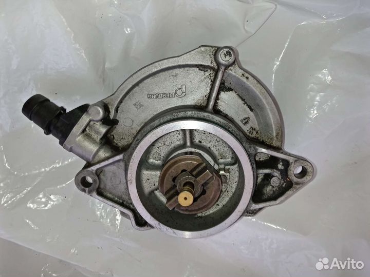 Ваккумный насос 3.0 дизель Ауди q7 Touareg BUG