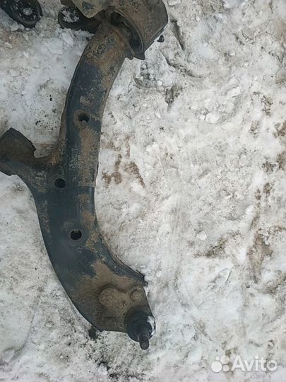 Передний рычаг Honda cr-v 2011 год 2.4