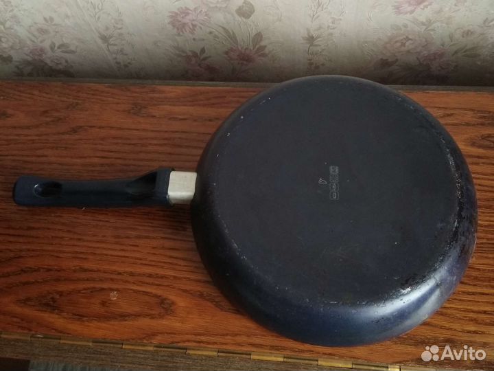 Посуда дуршлаг сковорода бидон набор стол приборов