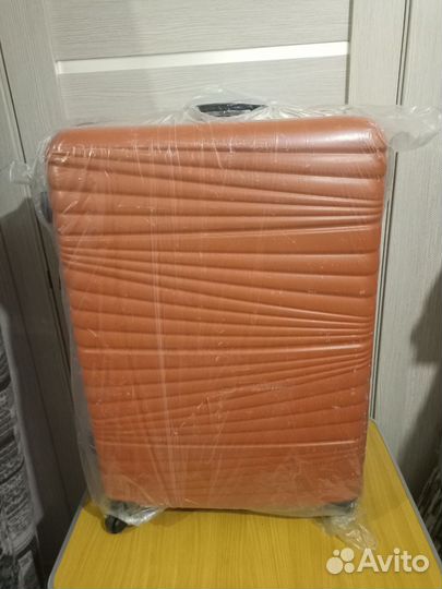 Чемоданы на Титова