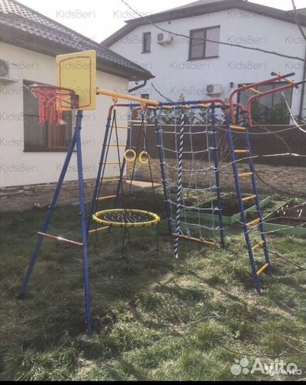 Уличный спортивный комплекс