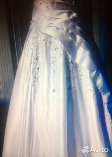 Свадебное платье со шлейфом