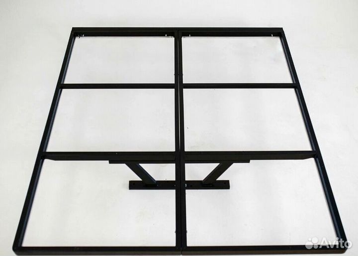 Парящая кровать на металлокаркасе