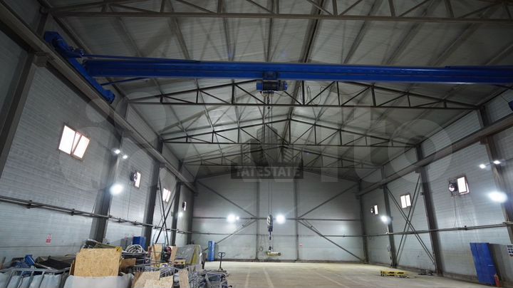 Склад- производство с балкой, 880 м²