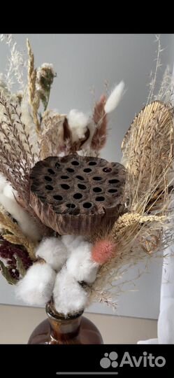 Букет из сухоцветов в вазе