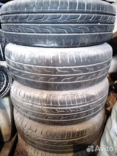 Продам комплект летней резины с дисками.Ваз