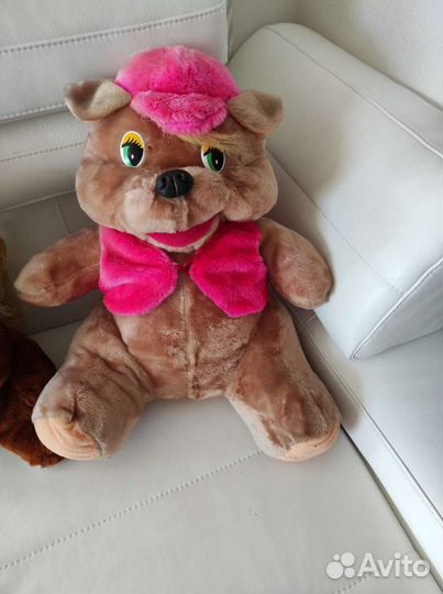 Большой плюшевый медведь