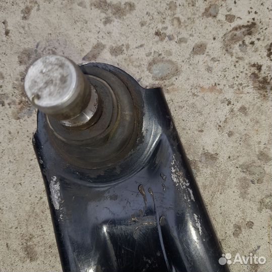 Правый передний рычаг Ниссан Кашкай J10