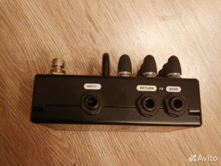 Бас-гитарный предусилитель AMT BC-1 Bass Crunch