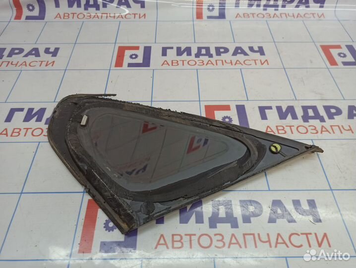 Стекло кузовное глухое левое Nissan Almera (G15) 8
