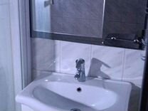 Тумба для ванной со смесителем и зеркалом