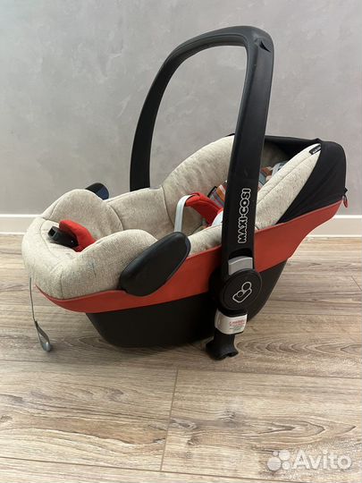 Автолюлька maxi cosi с адаптерами для bugaboo