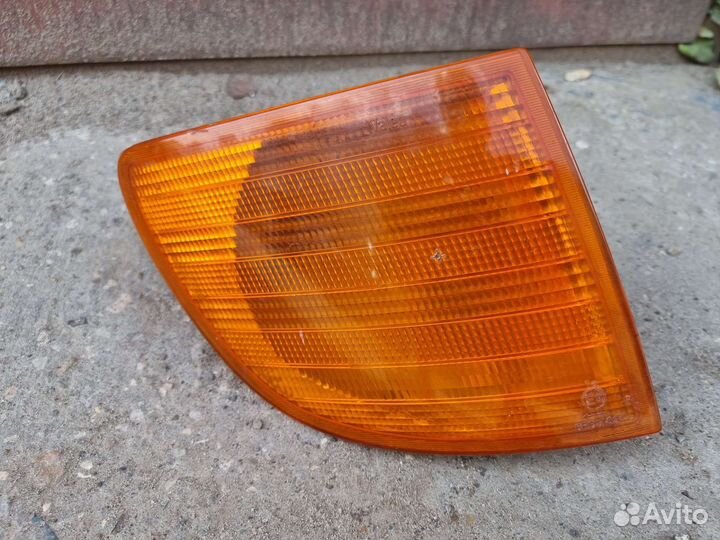 Поворотник правый Mercedes Vito W638 1999