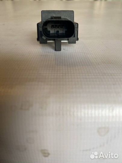 Датчик airbag Toyota Avensis