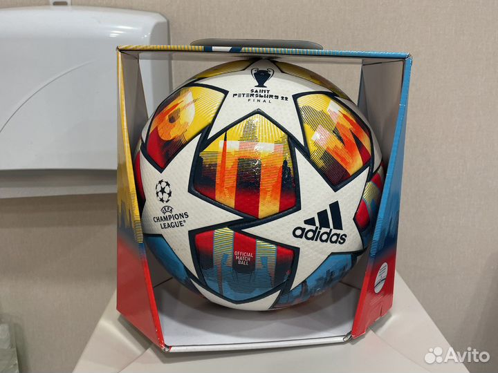 Футбольный мяч adidas H57815