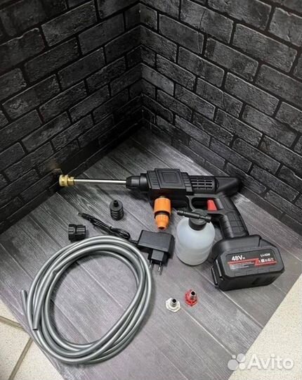 Аккумуляторна мойка высокого давления