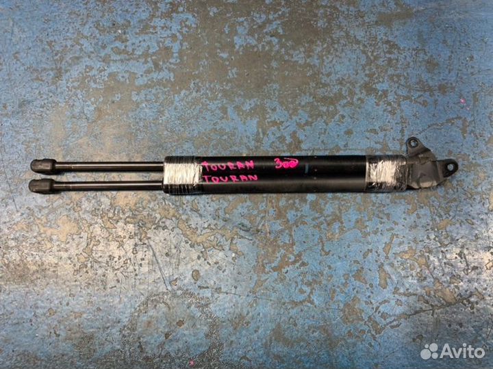 Амортизаторы багажника Volkswagen Touran 1T3