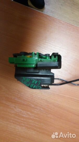 Замок двери задний левый Hyundai Solaris