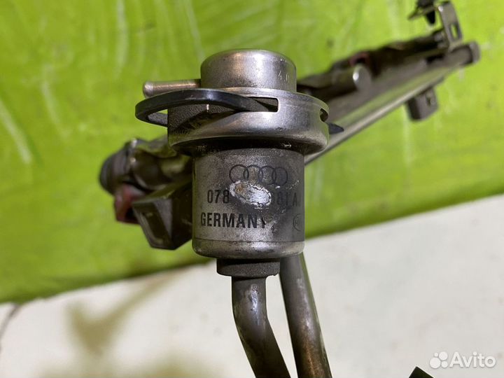 Рейка топливная форсунка VW Audi Skoda 078133681AJ