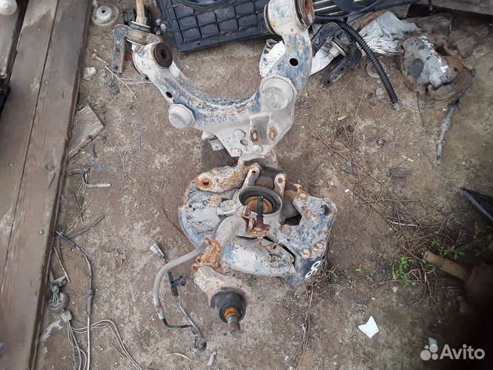 Toyota land cruiser prado 90 кулак поворотный