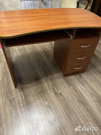 Письменный стол