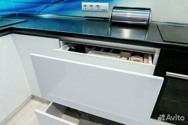 Кухня белая глянцевая