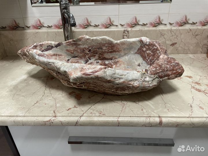 Раковина из настоящего мрамора ручной работы