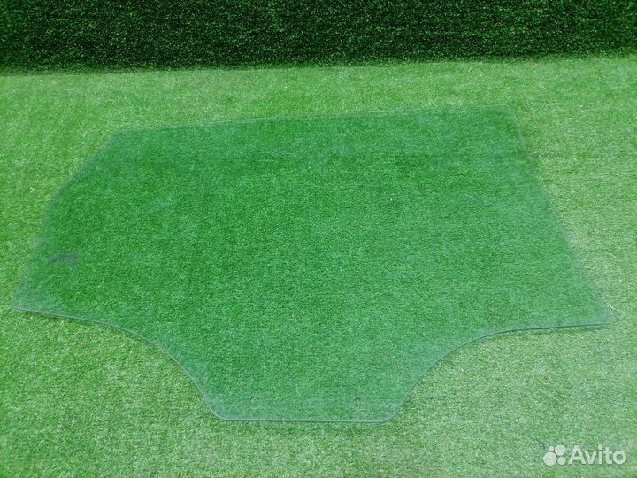 Стекло двери заднее левое Kia Rio QB 2011-2017