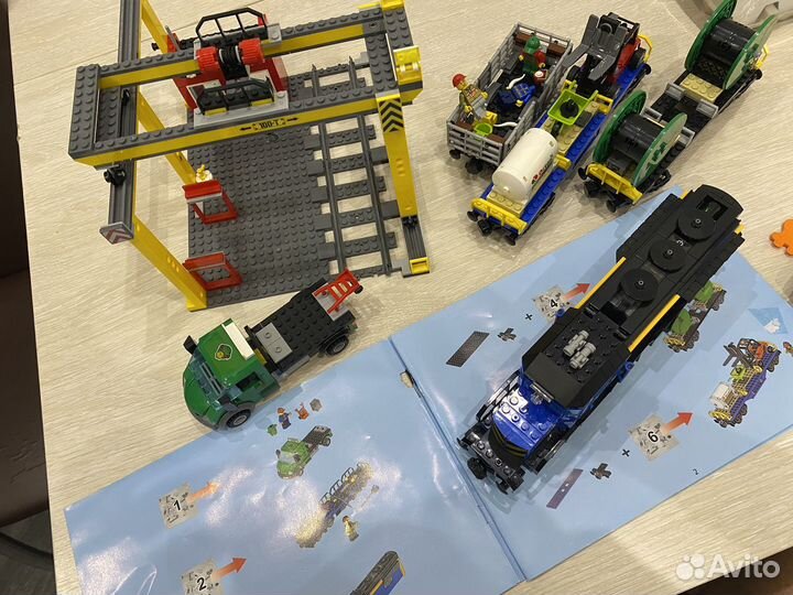 Lego поезд 60052 аналог