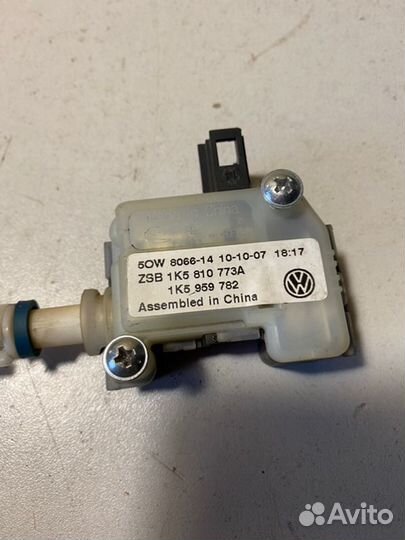 Активатор замка крышки багажника Volkswagen Jetta