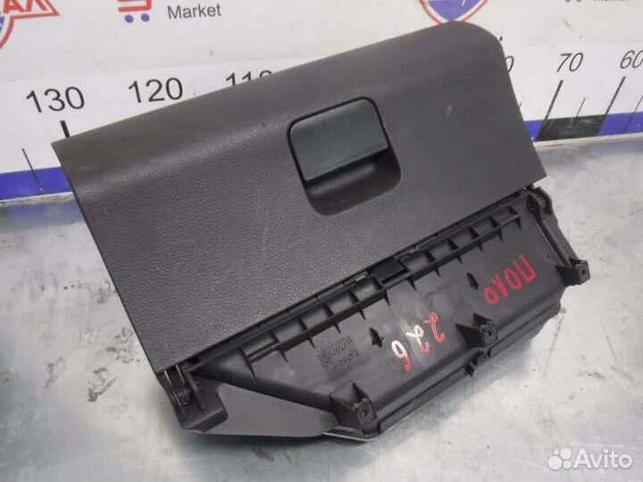 Бардачок переднего пассажира Volkswagen Polo