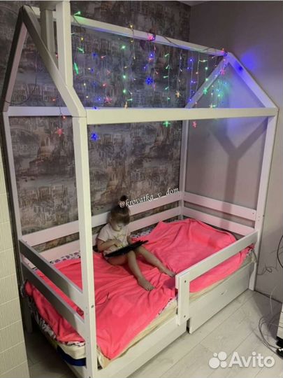 Детская кровать домик в наличии