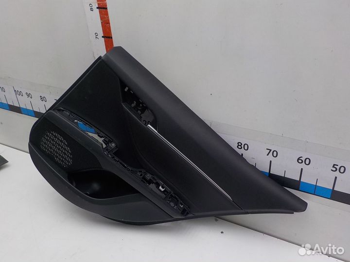 Обшивка двери задней правой на Toyota Camry