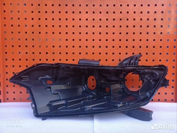 Стекло фары Mitsubishi Outlander 3