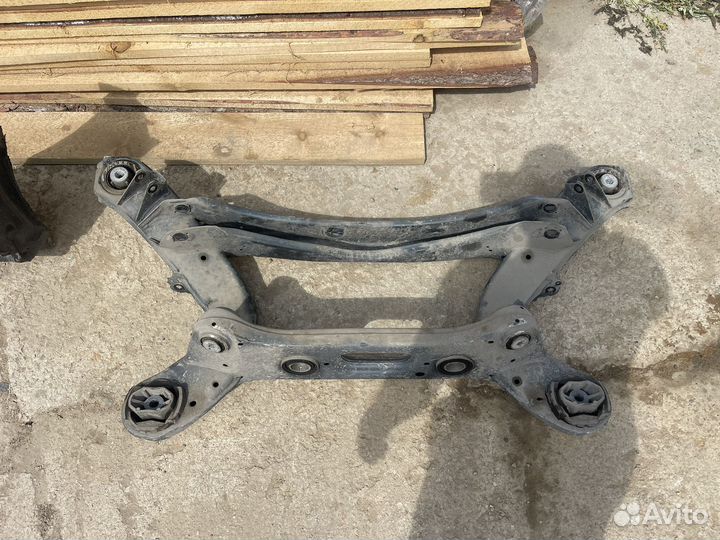 Подрамник задний mercedes w213