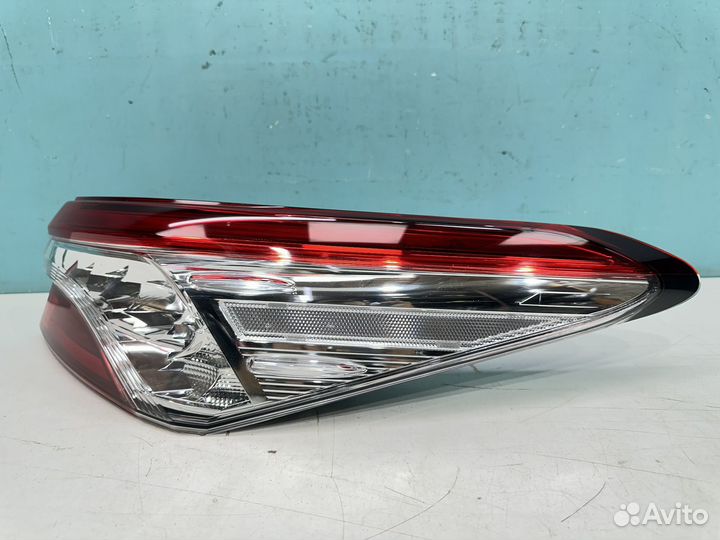 Фонарь правый наружный Toyota Camry XV70 70 LED