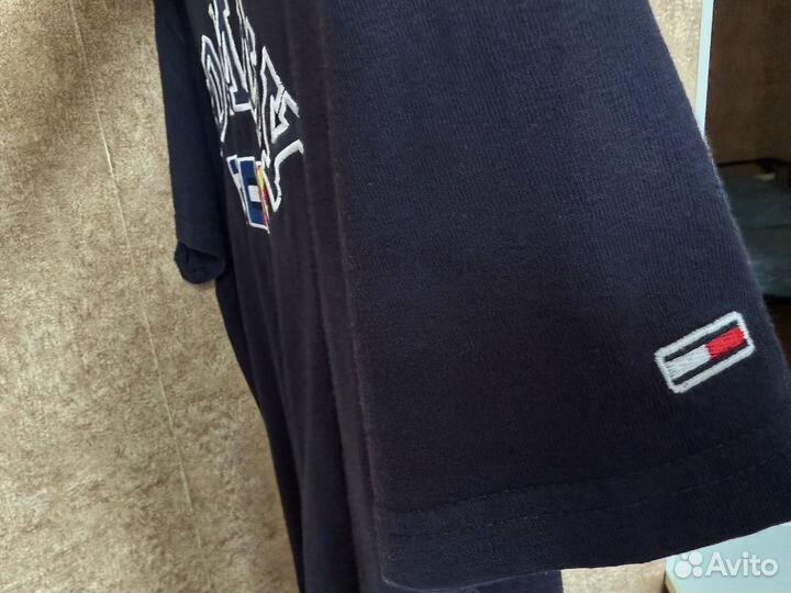 Tommy hilfiger футболка (идеальное состояние)