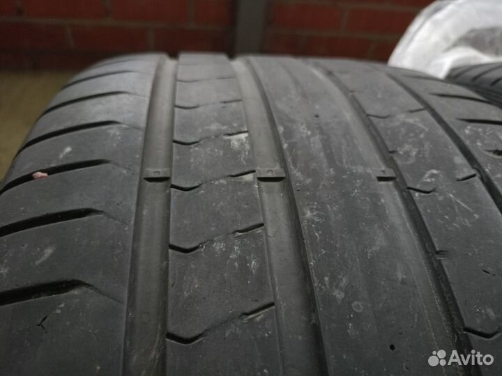 Pirelli P Zero 245/40 R20 и 275/35 R20 102Y