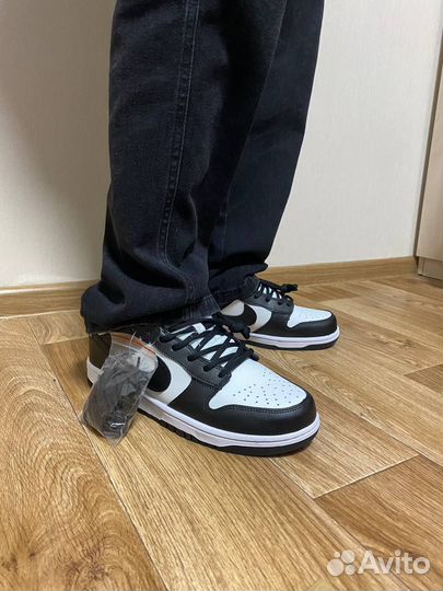 Пришли Nike Dunk Low 'Black White'